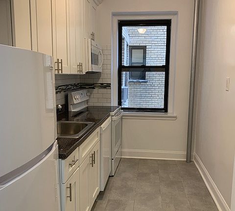 5th image of 3279 30th St