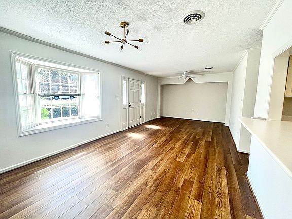 5th image of 100 W Park Ave APT A