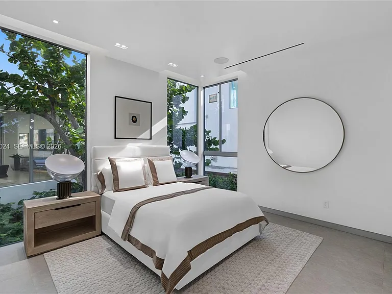 501 Palm Dr — Photo 26
