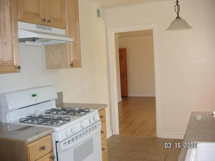1752 N Alexandria Ave #5 — Photo 9