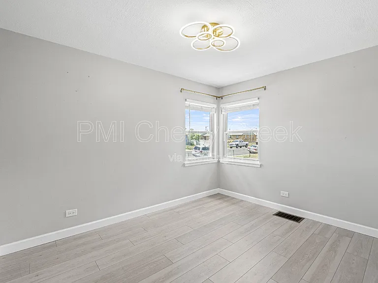 550 Winona Ct — Photo 16