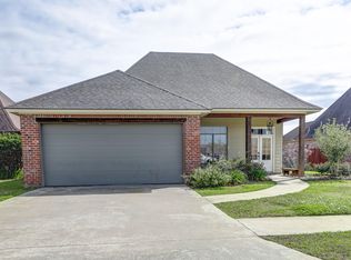 221 Brookhaven Dr, Youngsville, LA 70592
