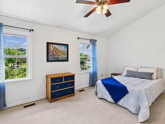 4th image of 456 Watson Ct