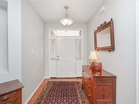 4th image of 1028 Cross Gates Pl