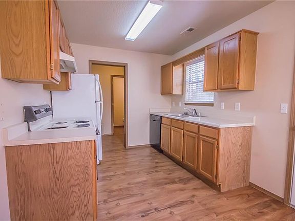 3rd image of 31 Holly Dr