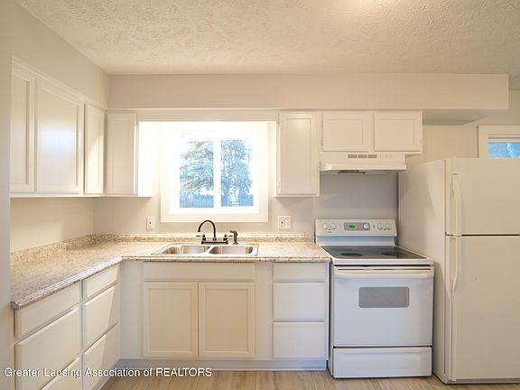 4th image of 221 W Elm St