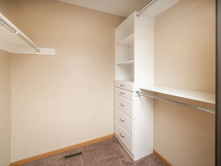 WOODVIEW APARTMENTS — Photo 9
