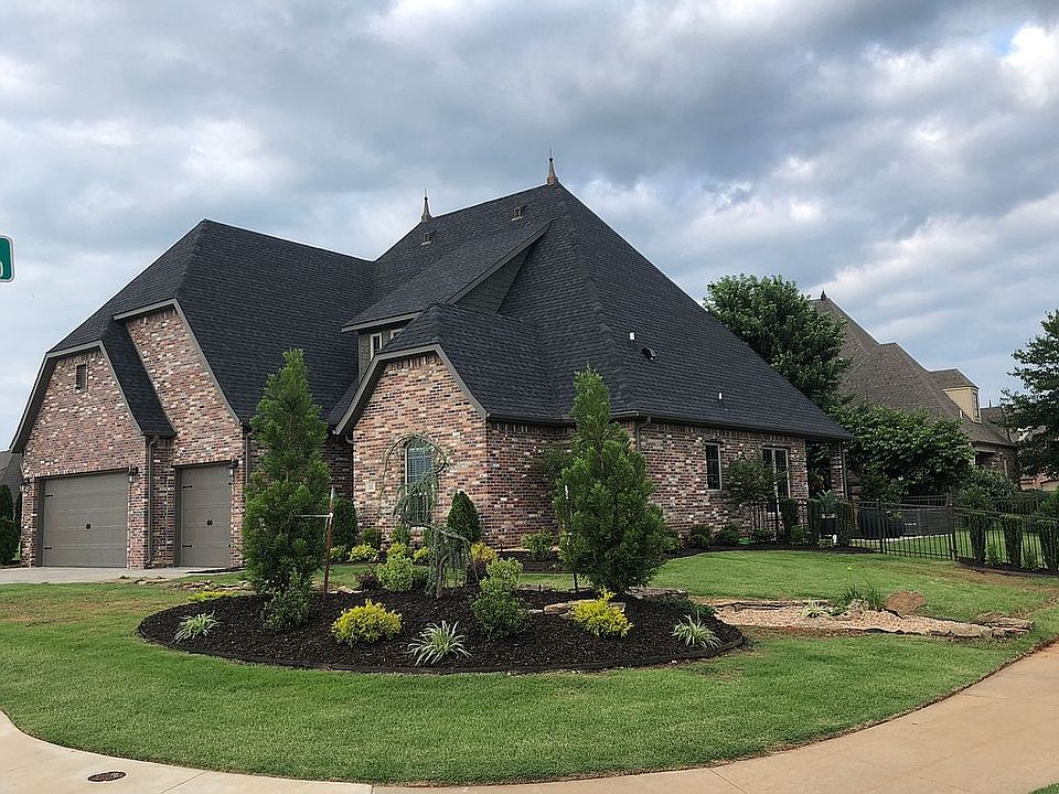 2nd image of 311 SW Chardonnay Blvd