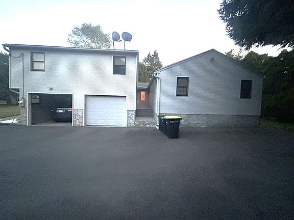 3rd image of 98 Meadowlark Dr