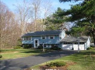 17 Heritage Cir, Clinton, CT 06413