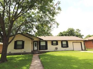 1115 Whaley Dr, Gainesville, TX 76240