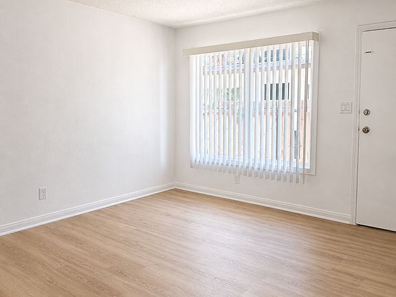 4th image of 14719 S Berendo Ave #3