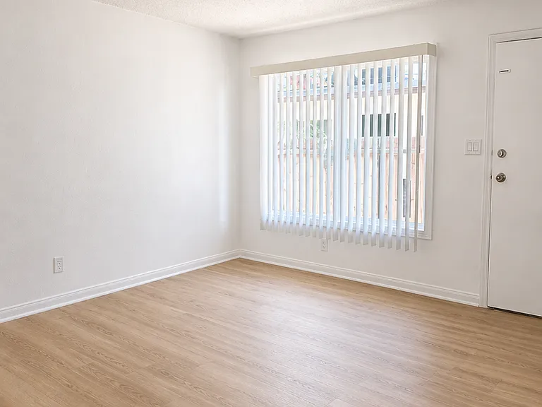 14719 S. Berendo Ave — Photo 13