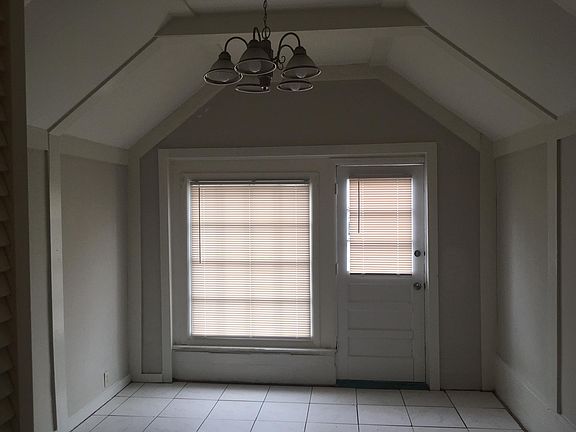 3rd bedroom or office with own entrance