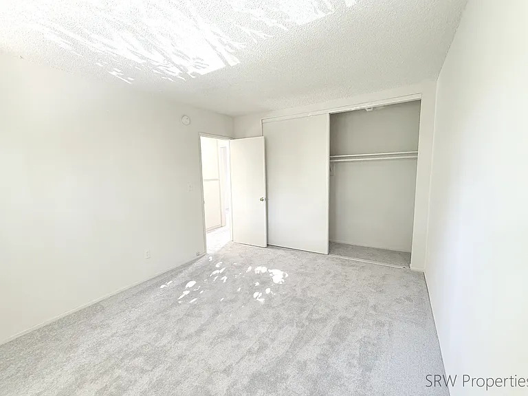 5000 Woodman Ave #14 — Photo 17