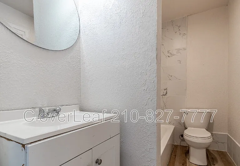230 Paramount Ave — Photo 15