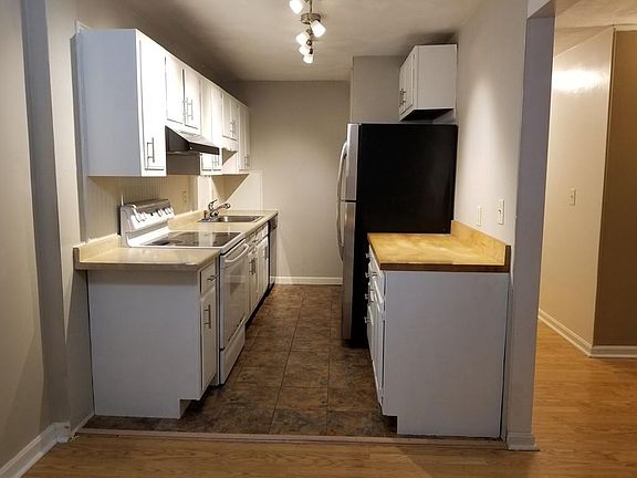 2nd image of 207 Samoset St APT C15