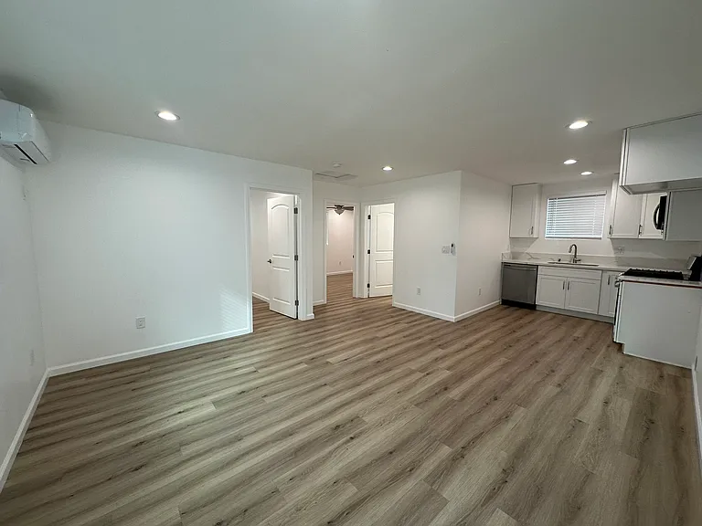 14529 Hartland St #14529 — Photo 15