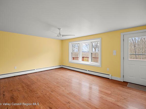 3rd image of 367 Woods Court
