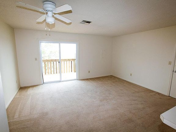 3rd image of 1353 Bayville Ct APT 5