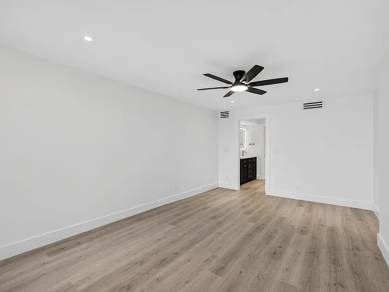 136 Lakeshore Dr — Photo 22