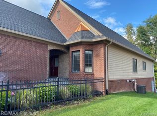 9835 Nature Valley Dr, Brighton, MI