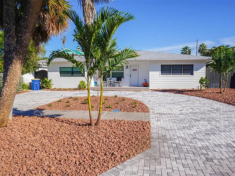 929 Lantana Ave — Photo 43