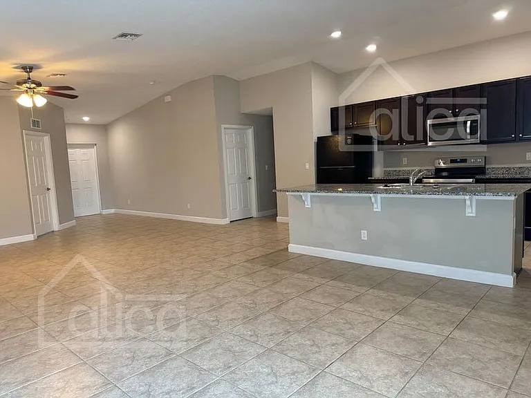 735 Gelaso St SW — Photo 7