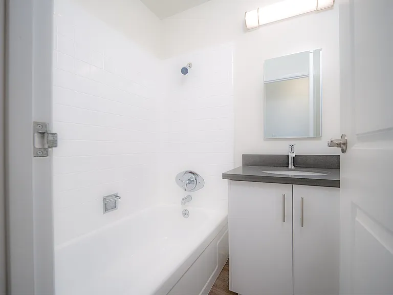 Aqua Vista #304 bath2