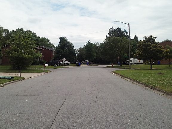 4th image of 303 Kristin Dr APT B