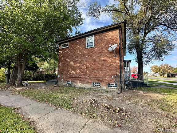 3rd image of 8209 Wyoming Ave