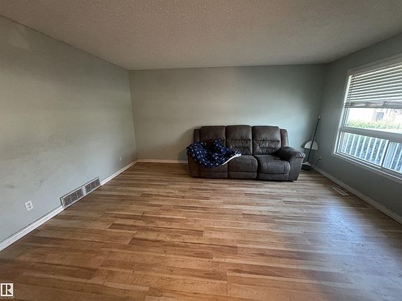 5th image of 17328 106th St NW