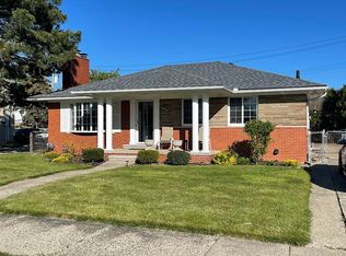 22260 Kelly Rd, Eastpointe, MI 48021