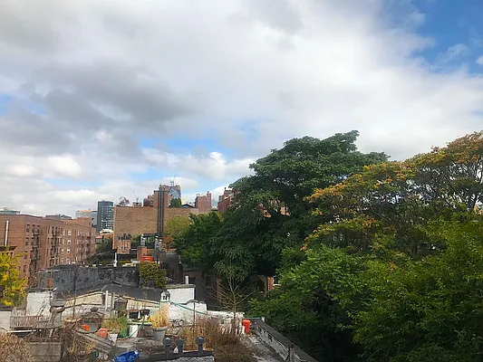 Rented by Compass | media 21