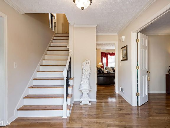 2nd image of 4924 Willow Creek Dr