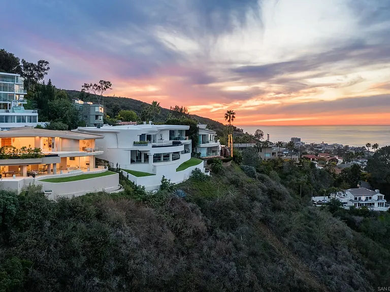 7447 Hillside Dr — Photo 47