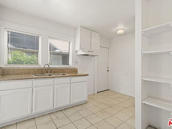 4th image of 3962 1/4 S Hobart Blvd #3962-1/4