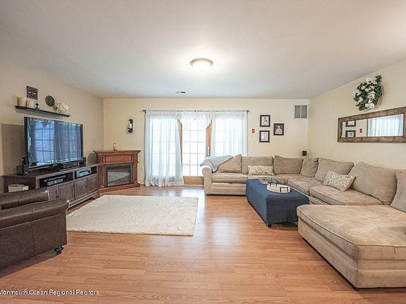 5th image of 56 Kensington Ct Unit 2