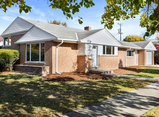 7251 N East Prairie Rd, Lincolnwood, IL 60712