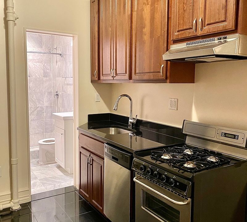 2nd image of 205 W 80th St APT 2A