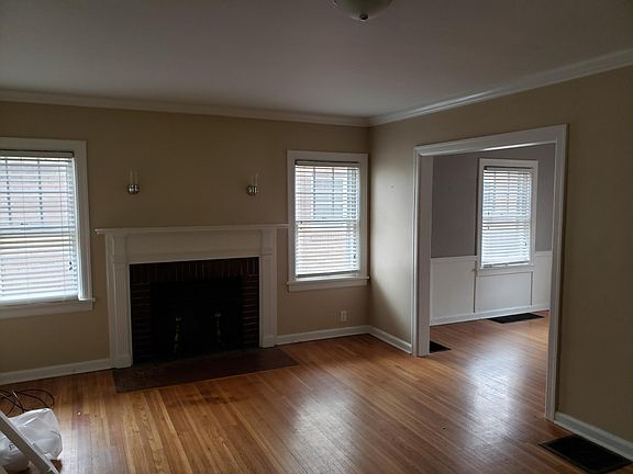 2nd image of 5421 Broadway St