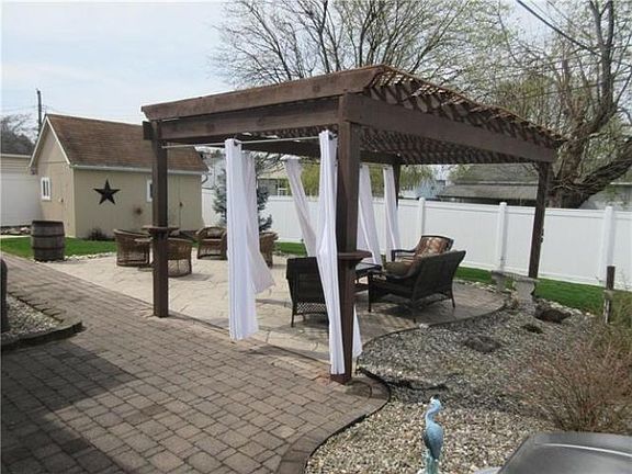 4th image of 2116 Blossom Ln