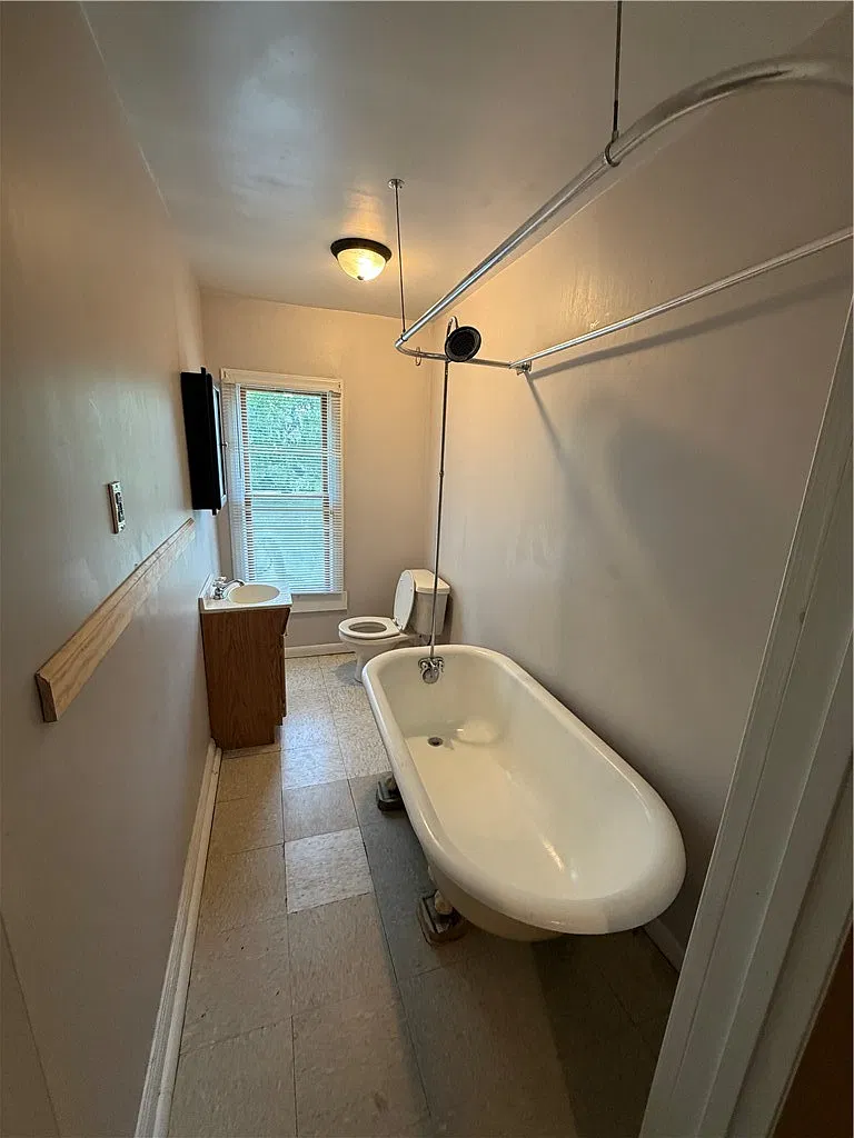 3 bed, 1.0 bath, 1544 sqft, $1,200 — Photo 4