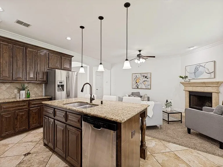 16400 Stillhouse Hollow Ct — Photo 11
