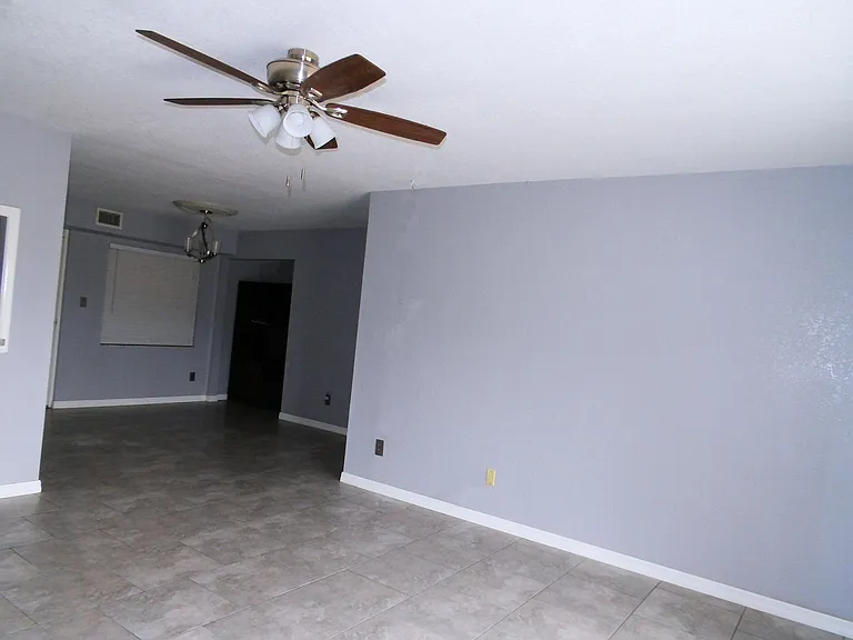 2839 NE 3rd St #106 — Photo 4