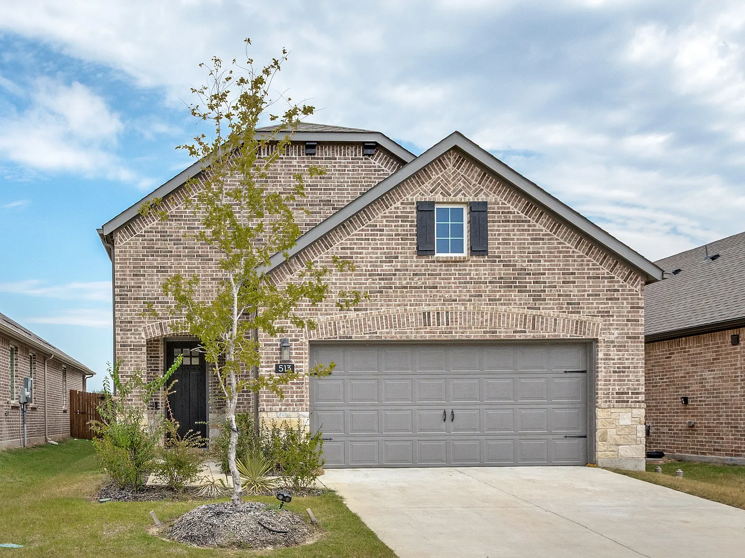 4 bed, 2.5 bath, 2299 sqft, $2,600 — Photo 1