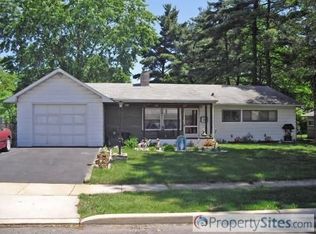 42 Gaping Rock Rd, Levittown, PA 19057