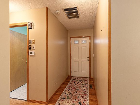 3rd image of 626 E 11th Street