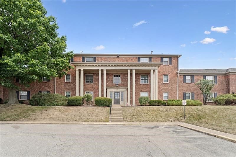 1st image of 126 Jamestown Ct APT F
