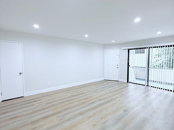 5th image of 11806 Mayfield Ave APT 103